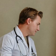 Dr. Jan Yavas